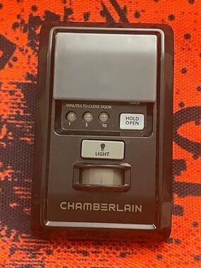 Chamberlain Premium Motion-Detecting Control Panel for Garage Doors 935EV NEW